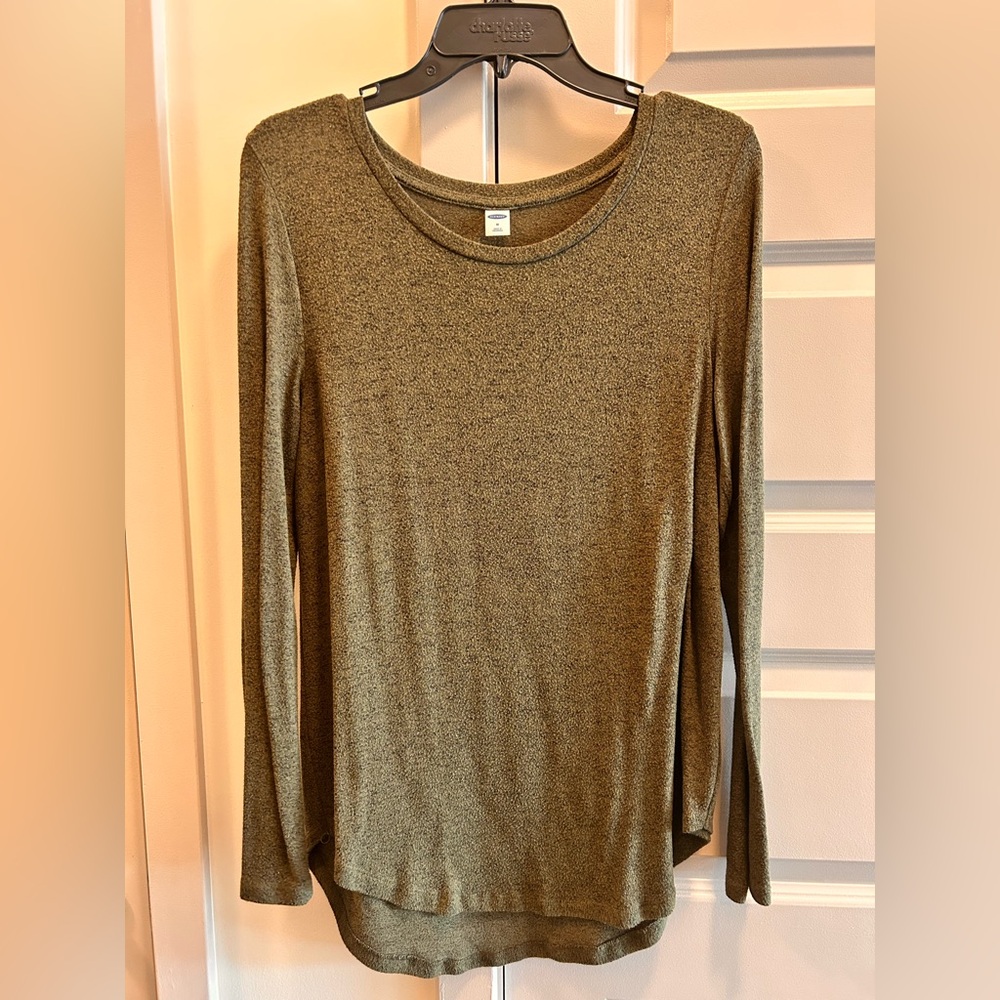Women’s green Long-Sleeve Crewneck Top